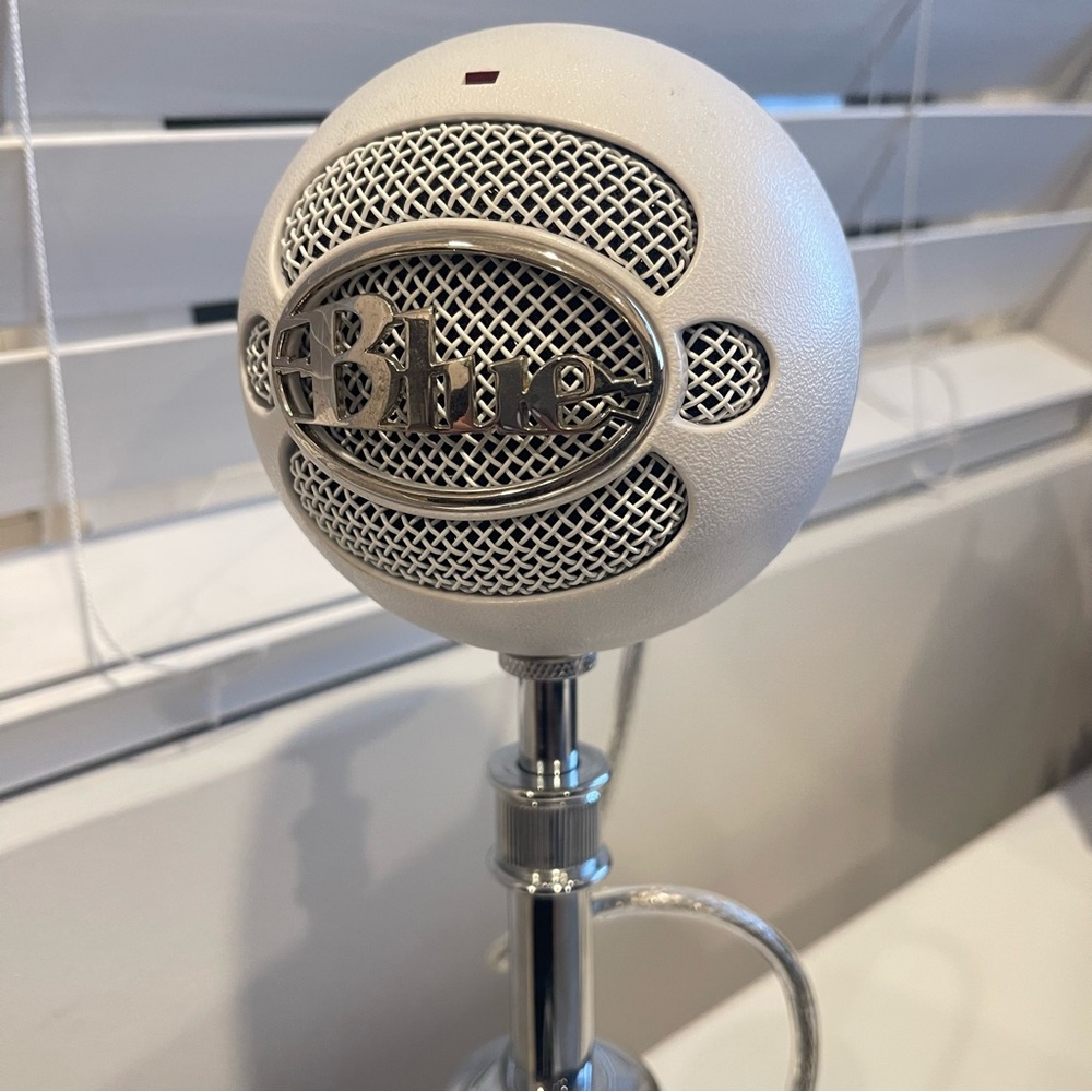 Blue Snowball White Microphone 💕 OFFERS WELCOMED 💕